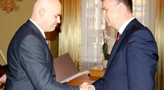 Prezydent i radni odebrali zaświadczenia