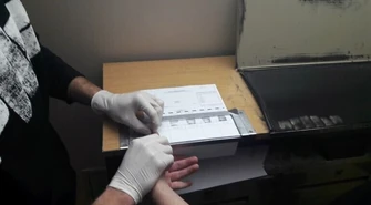 18- i 17-latek za alkohol i przekąski płacili cudzą kartą 