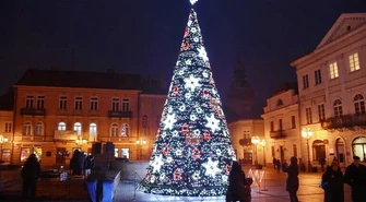Świąteczny prezent i sanie Mikołaja &#8211; w Piotrkowie pojawią się nowe iluminacje 