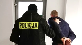 Znęcał się nad żoną. 54-latek z gminy Grabica odpowie też za rozbój i posiadanie broni 