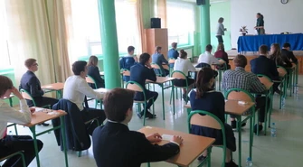 Uczniowie po raz pierwszy mierzą się z egzaminem ósmoklasisty