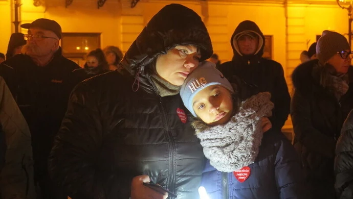 Piotrkowianie zapalili świeczki dla Pawła Adamowicza