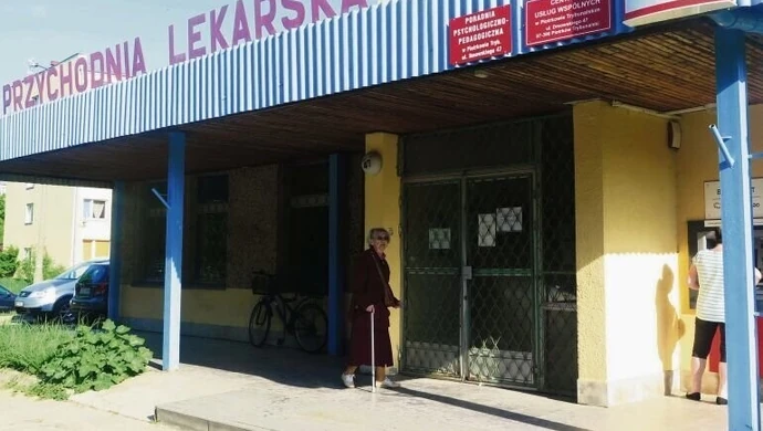 Nie ma chętnych na wynajem budynku po przychodni przy Dmowskiego 
