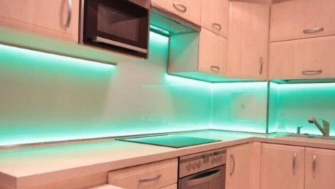 Jak wykorzystać taśmę LED w oświetleniu pokoju?