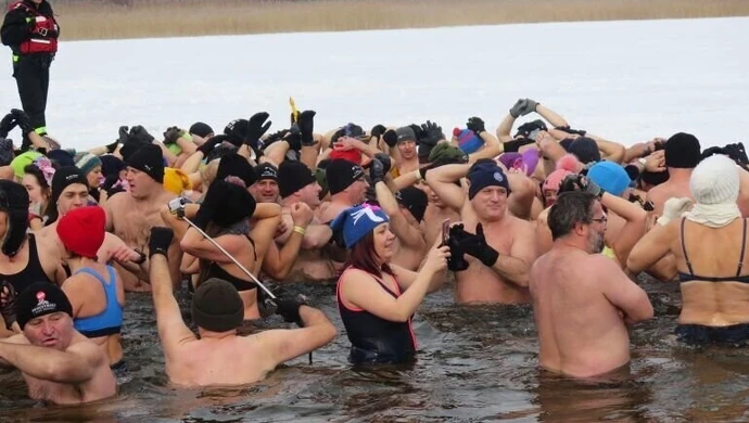 Atmosfera gorąca, woda lodowata. III Wielkie Piotrkowskie Morsowanie na Słoneczku 