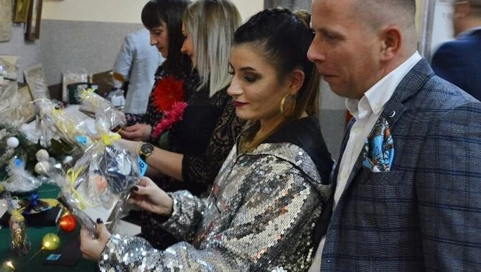 By wspomóc budowę Szansy, zorganizowali bal 