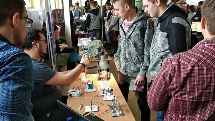 Tłumy w piotrkowskiej "Budowlance"