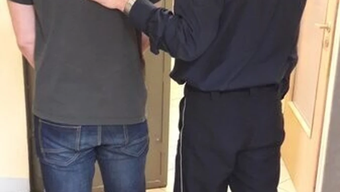 Ukradł auto, a potem jechał nim po pijanemu i bez prawa jazdy