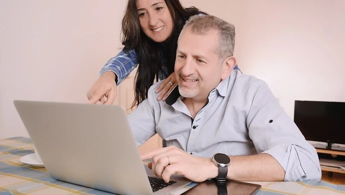 Jakie warunki należy spełnić w celu uzyskania pożyczki ratalnej przez internet?