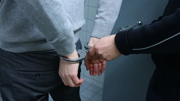 Recydywista ukradł 35 bombonierek 