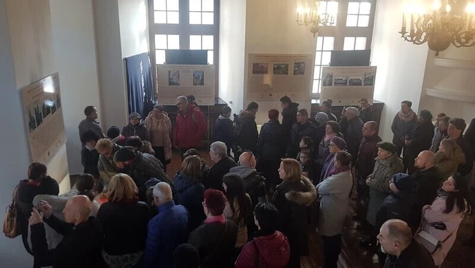 Piotrkowianie zwiedzali jagiellońskie komnaty