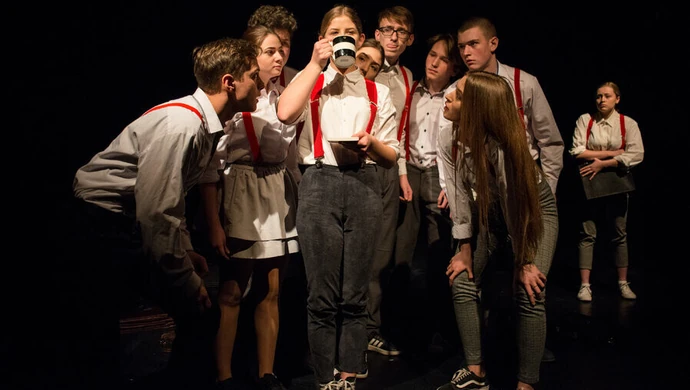 Uczniowie IV LO w Piotrkowie na deskach Teatru Ochoty