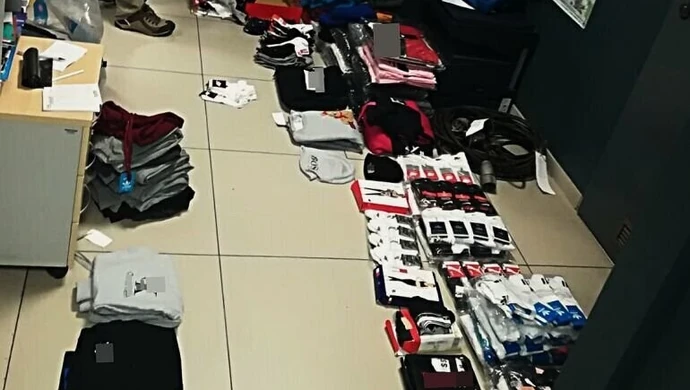 Miała w domu podróbki ubrań i perfum. Grozi jej do 2 lat więzienia 