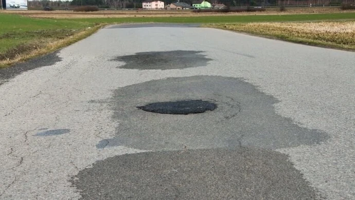 W gminie Wola Krzysztoporska łatają dziury