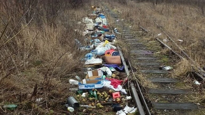 Śmieciowa bomba wybuchła przy torach PKP w Piotrkowie 