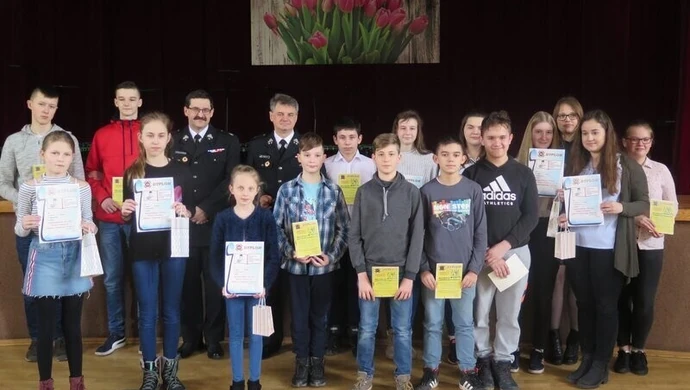 Młodzież z Moszczenicy "zapobiega pożarom"