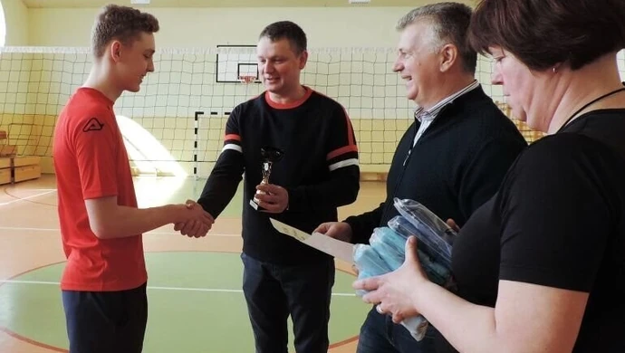 W Brzozie grali w siatkę o puchar wójta 