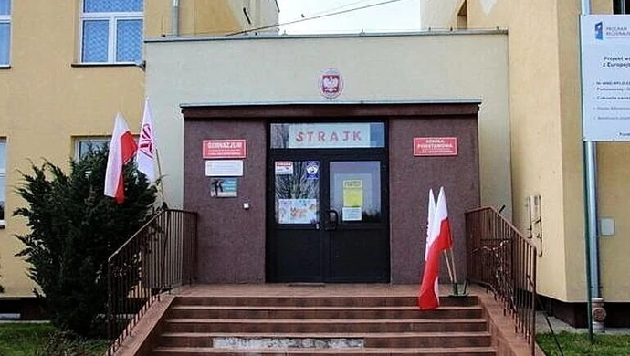 W gminie Wola Krzysztoporska strajkują wszystkie szkoły, ale nie wszyscy nauczyciele