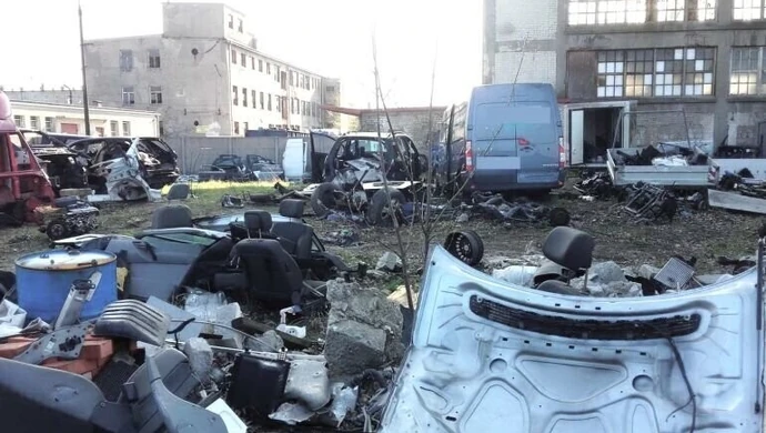 W Woli Krzysztoporskiej zlikwidowali dziuplę z kradzionymi samochodami 