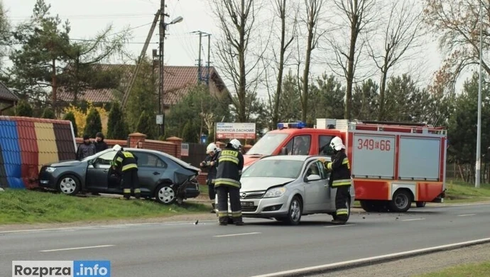 W Ignacowie osobówka uderzyła w nieoznakowany radiowóz