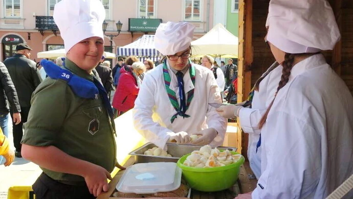 Słonecznie i świątecznie w Rynku Trybunalskim 