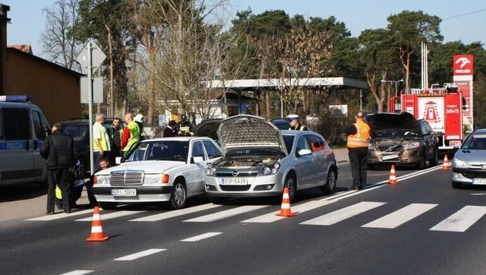 Cztery osobówki zderzyły się w Sulejowie (VIDEO)