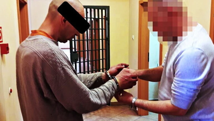 Nie potrafili wyjaśnić, po co zabrali meble ogrodowe z baru 