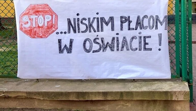 Kolejne szkoły w Piotrkowie i powiecie zawieszają lub rezygnują ze strajku