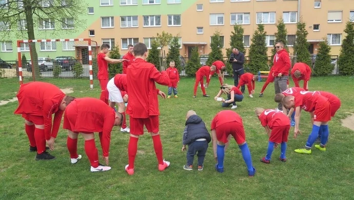 Sprzęt sportowy trafił do dzieci z domu dziecka i pogotowia opiekuńczego