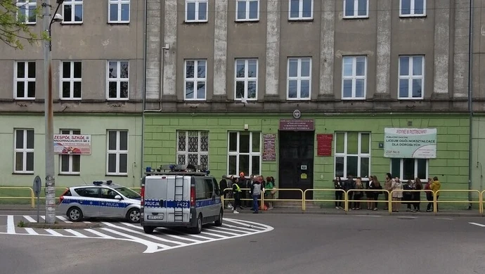 Alarm bombowy w ZSP 6  w Piotrkowie (AKTUALIZACJA)