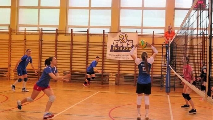 Siatkarki z Sulejowa grały z reprezentacją Polski