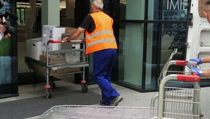 Osadzeni pomagają w mediatece