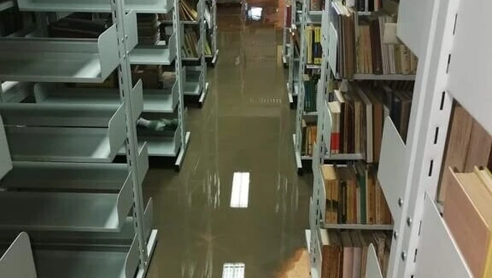 Zalało bibliotekę w Moszczenicy
