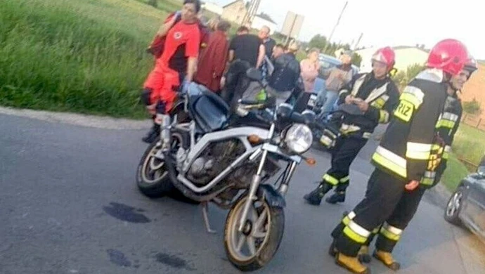 Zderzenie motocykla z osobówką w Bryszkach
