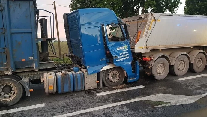 Wypadek na DK12. Zderzyły się ciężarówki