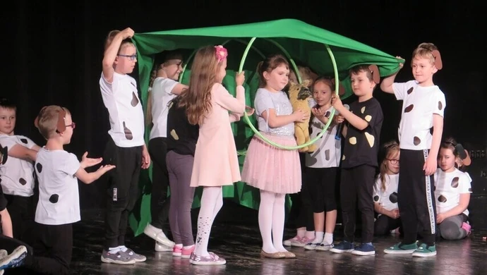 Przedszkolaki prezentowały się na piotrkowskiej scenie