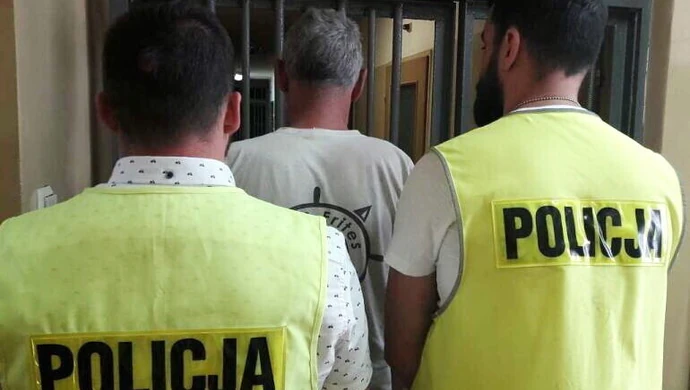 Włamał się do truskawkowego autobusu