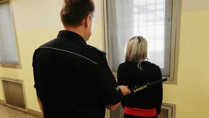 Wywieźli do lasu, bili i grozili 28-latkowi z gminy Rozprza