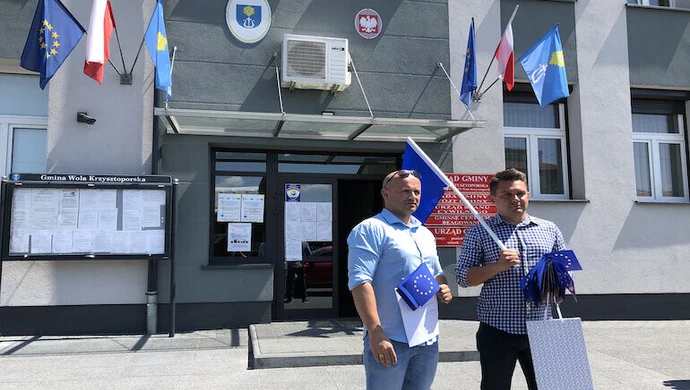 Brak unijnej flagi wywołał kontrowersje