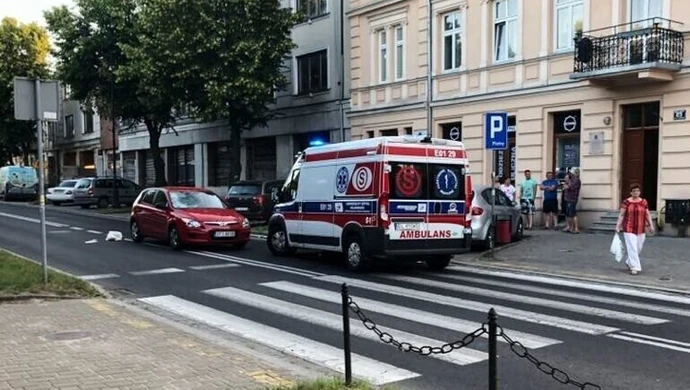 Pijany pieszy wtargnął na jezdnię