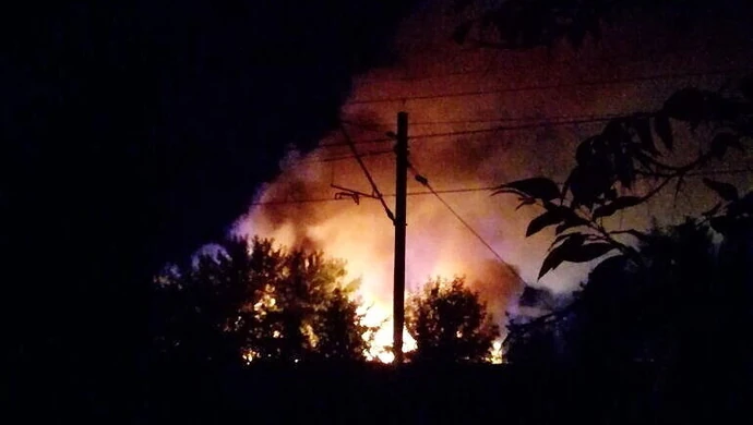 Znów płonęły śmieci na terenie dawnej huty w Piotrkowie