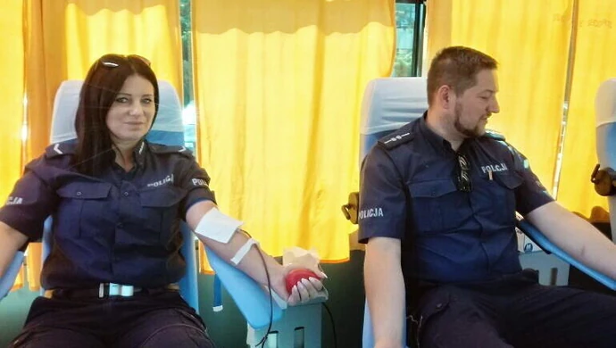 Policjanci z Wolborza oddali krew dla Kacpra