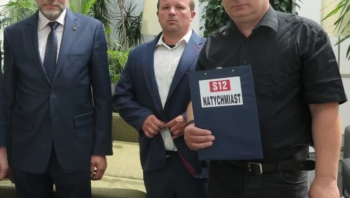 „S12 natychmiast!” Podpisy mieszkańców regionu są już u premiera