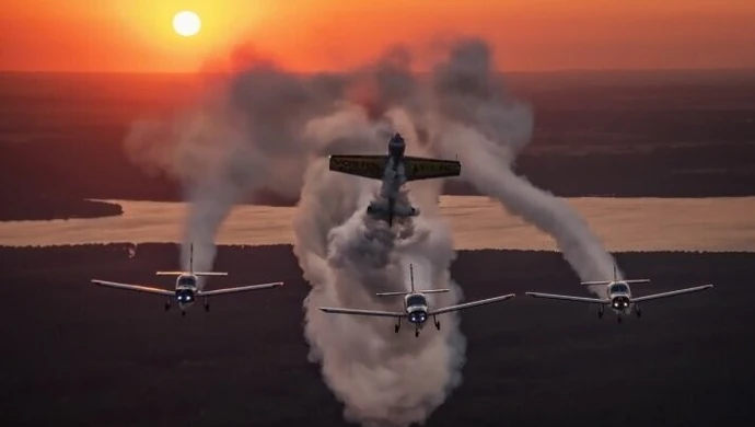 Kocha fotografię i lotnictwo