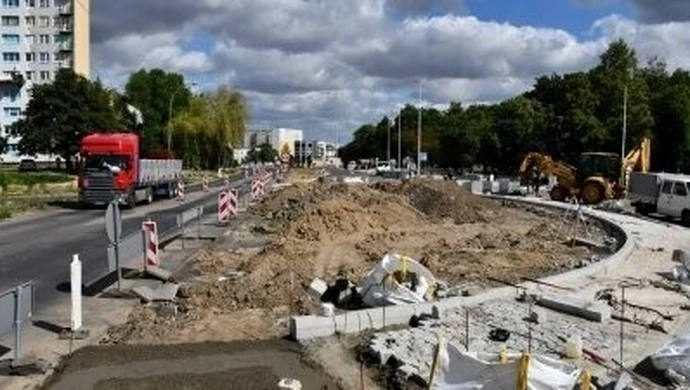 Kolejny etap przebudowy skrzyżowania Dmowskiego/Armii Krajowej