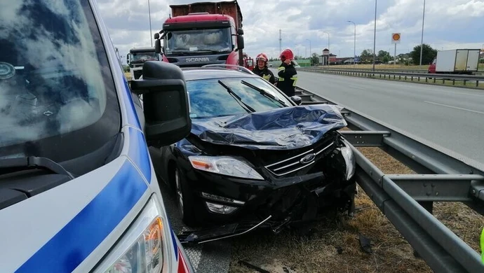 Zderzenie tira z osobówką na trasie S8