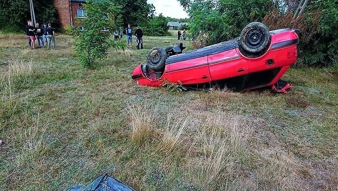 17-latek ranny po dachowaniu. Interweniował zespół LPR