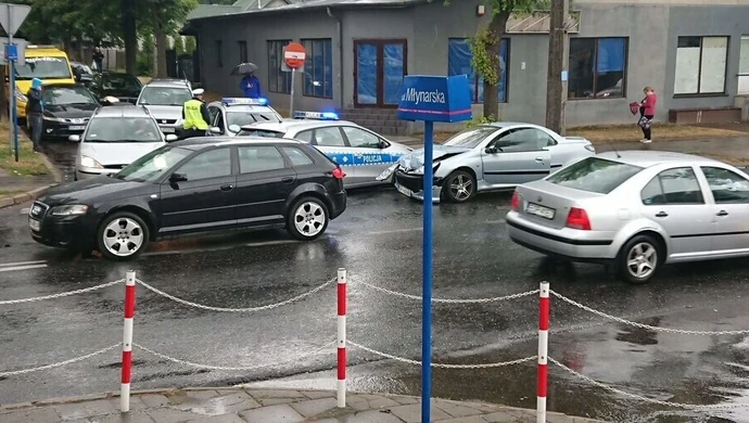 Kolizja na skrzyżowaniu ul. Młynarska/Słowackiego