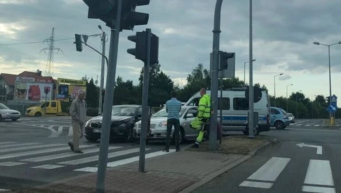 Kolejna stłuczka na skrzyżowaniu al. Concordii i ul. Słowackiego
