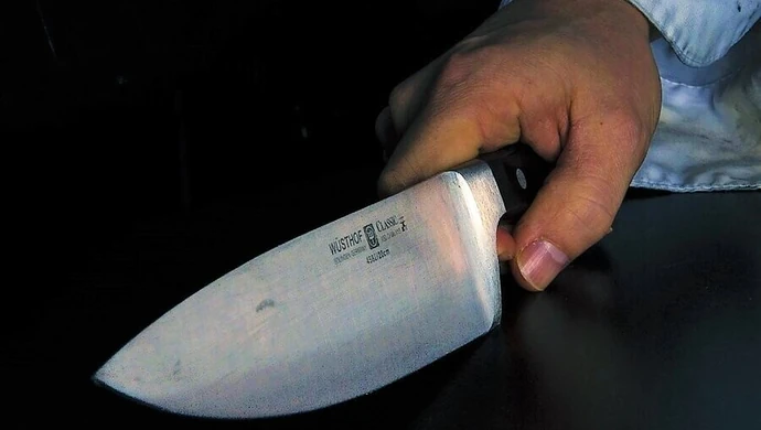 Ugodził znajomego nożem i sam zgłosił się na komendę